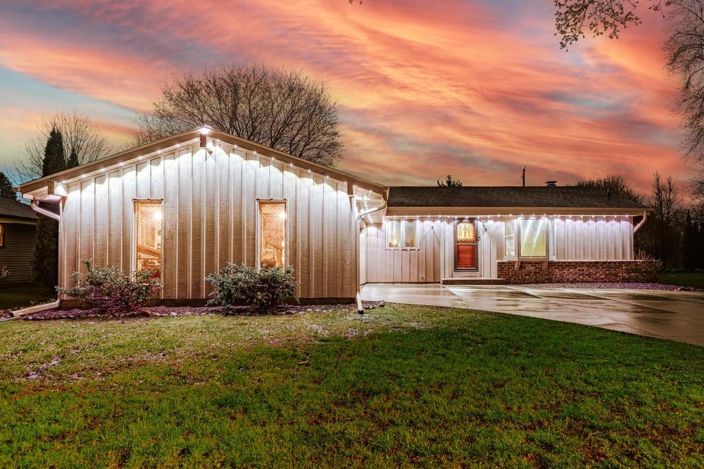 Photo of 1127 Hemlock LANE, Waukesha, WI 53189 (MLS # 1958029)