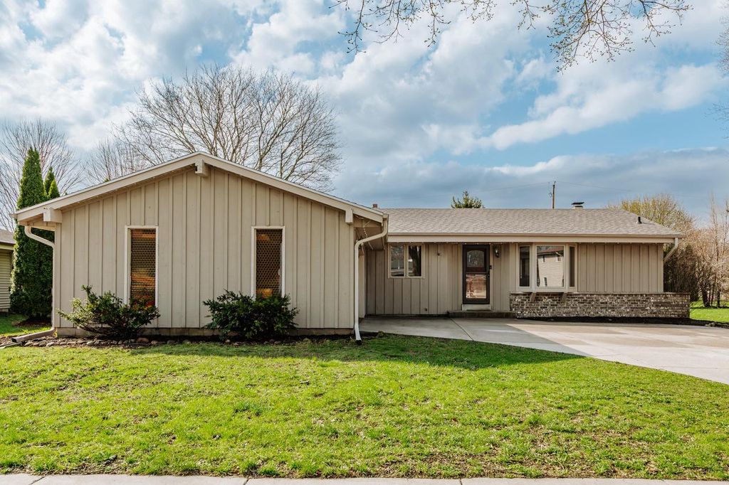 Photo of 1127 Hemlock LANE, Waukesha, WI 53189 (MLS # 1958029)