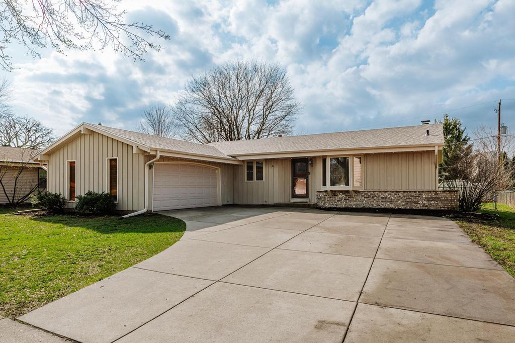 Photo of 1127 Hemlock LANE, Waukesha, WI 53189 (MLS # 1958029)