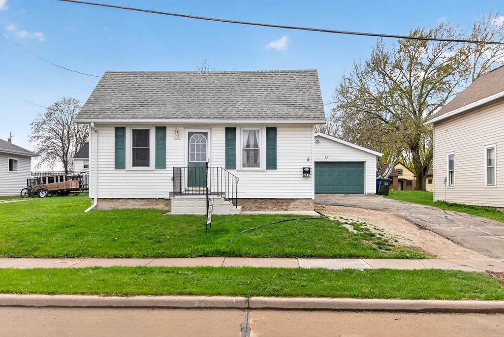 Photo of 217 Gertrude STREET, Kaukauna, WI 54130 (MLS # 50324301)