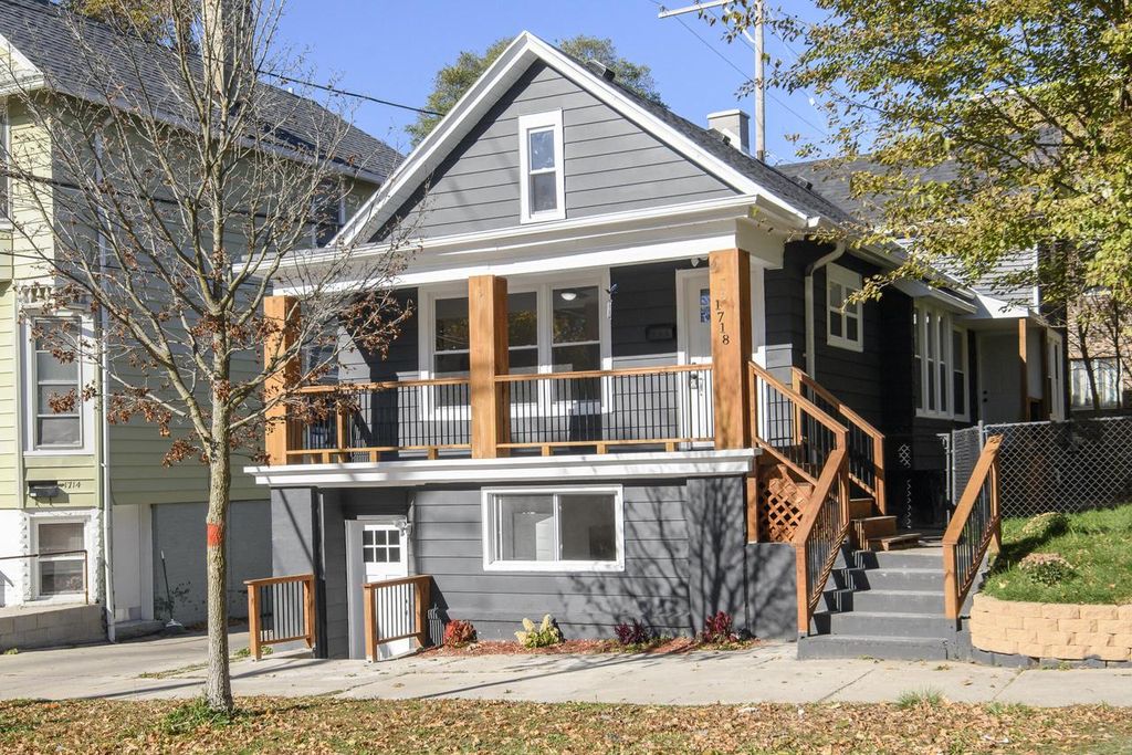 Photo of 1718 E Bradford AVENUE #1720, Milwaukee, WI 53211 (MLS # 1941563)