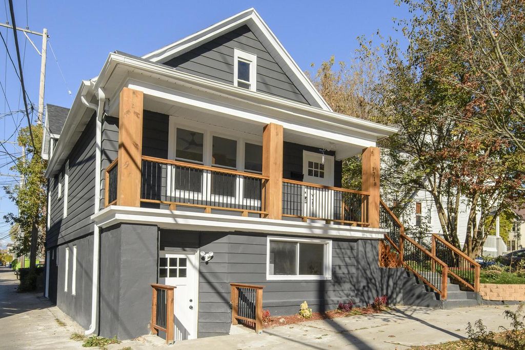 Photo of 1718 E Bradford AVENUE #1720, Milwaukee, WI 53211 (MLS # 1941563)