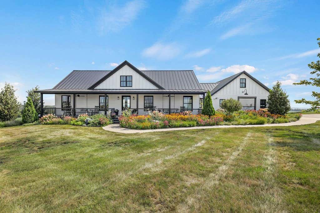 Photo of N7738 Panorama ROAD, Belleville, WI 53508 (MLS # 2026377)