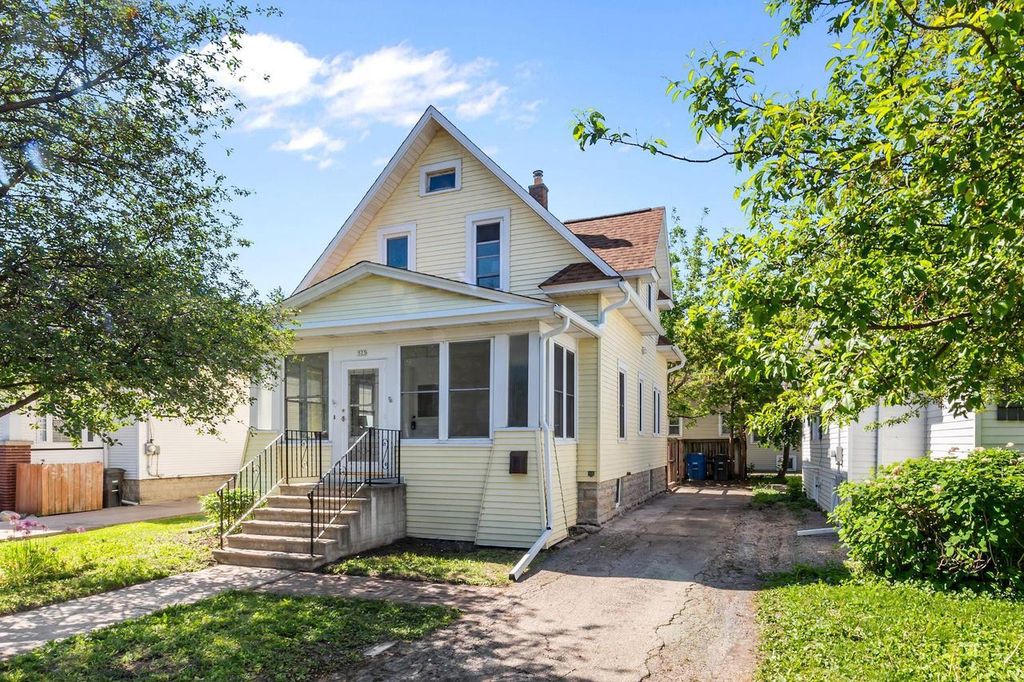 Photo of 523 W Bent AVENUE, Oshkosh, WI 54901 (MLS # 50326415)