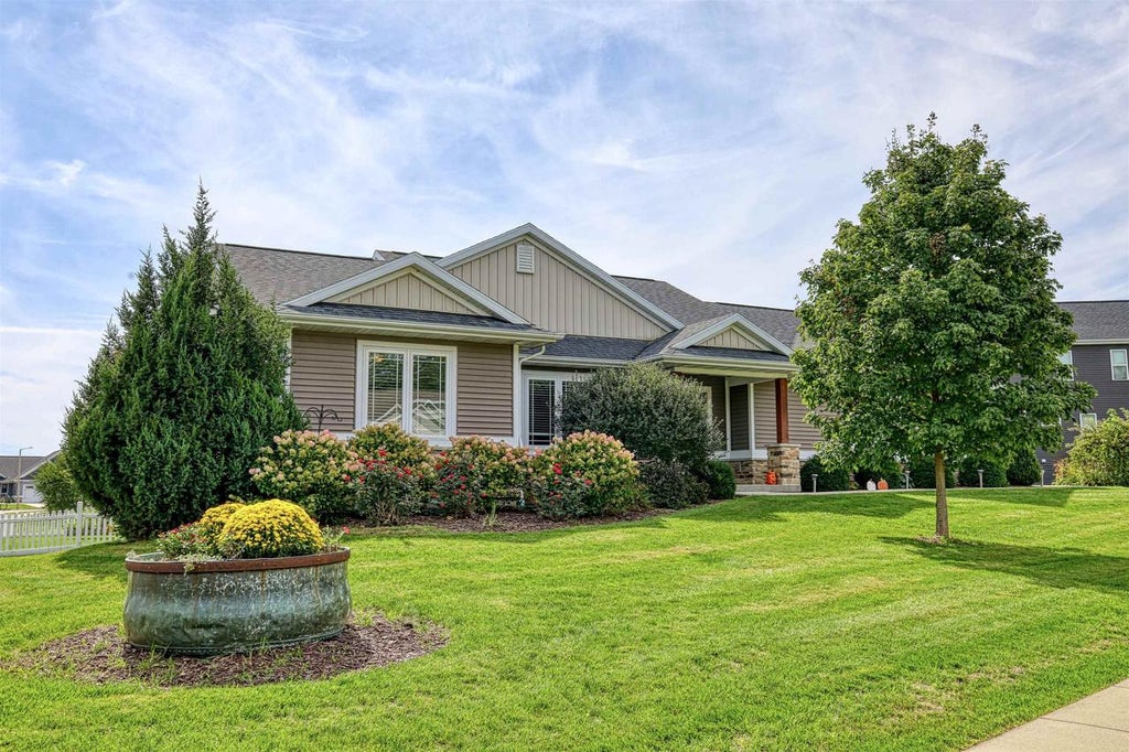 Photo of 601 Wheatland DRIVE, Cambridge, WI 53523 (MLS # 2033561)