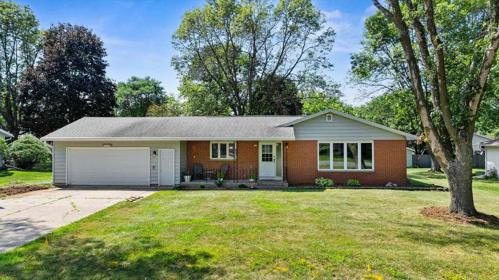 Photo of 508 N Auburn AVENUE, Marshfield, WI 54449 (MLS # 22603841)