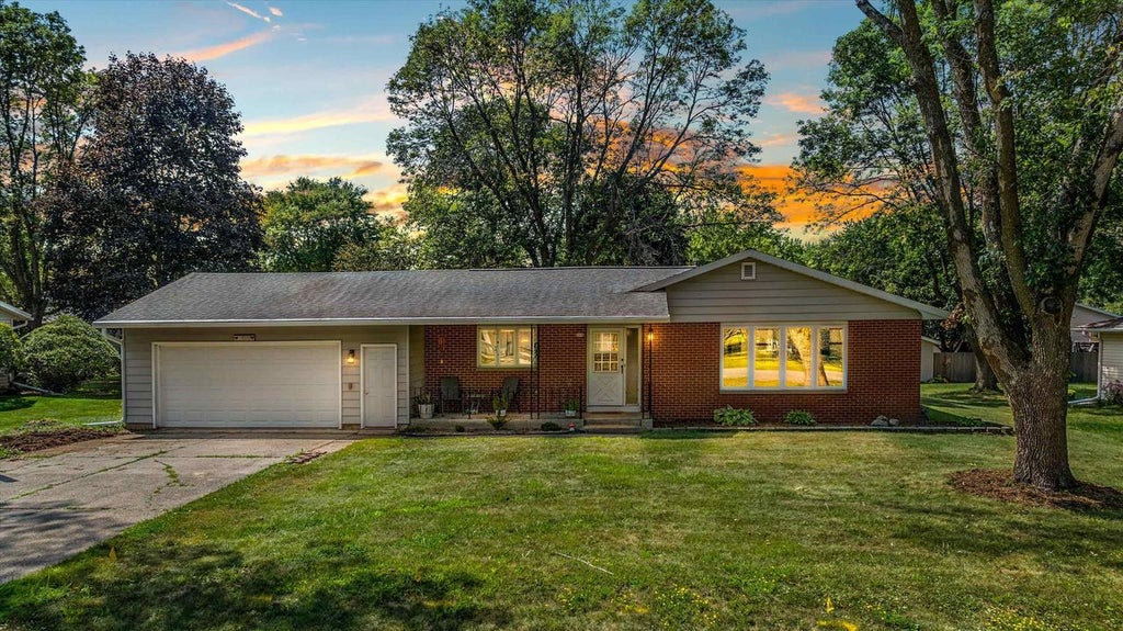 Photo of 508 N Auburn AVENUE, Marshfield, WI 54449 (MLS # 22603841)