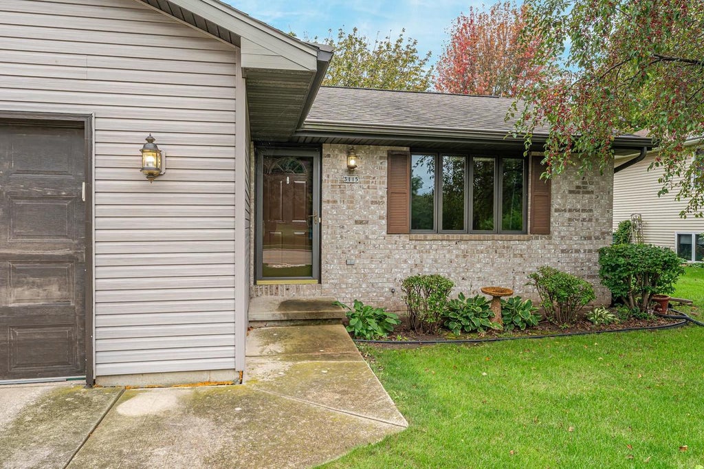Photo of 3115 W 9th AVENUE, Oshkosh, WI 54904 (MLS # 50333231)