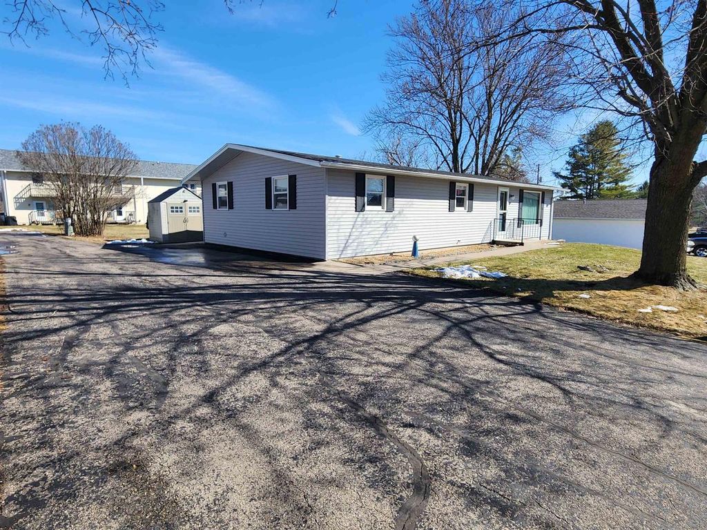 Photo of 355 May STREET, Platteville, WI 53818 (MLS # 2018687)