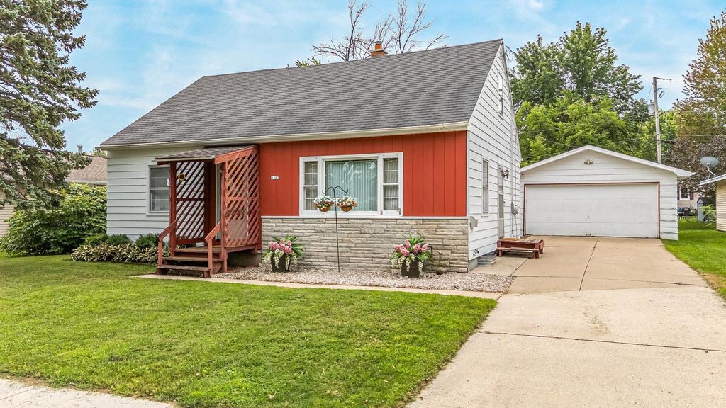 Photo of 1303 Faust AVENUE, Oshkosh, WI 54902 (MLS # 50330865)