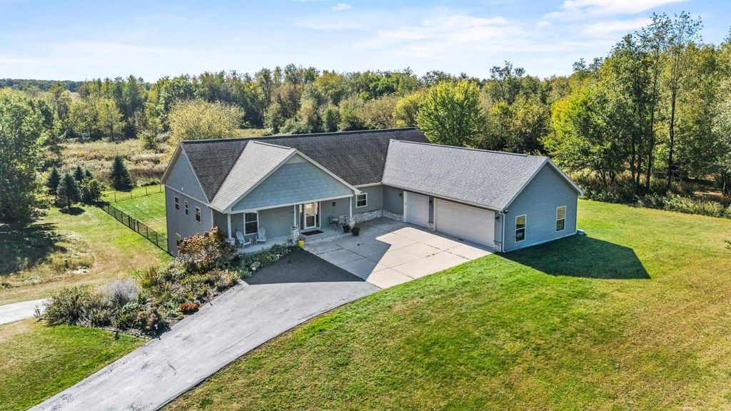 Photo of 10303 N Harold DRIVE, Brooklyn, WI 53521 (MLS # 2010347)