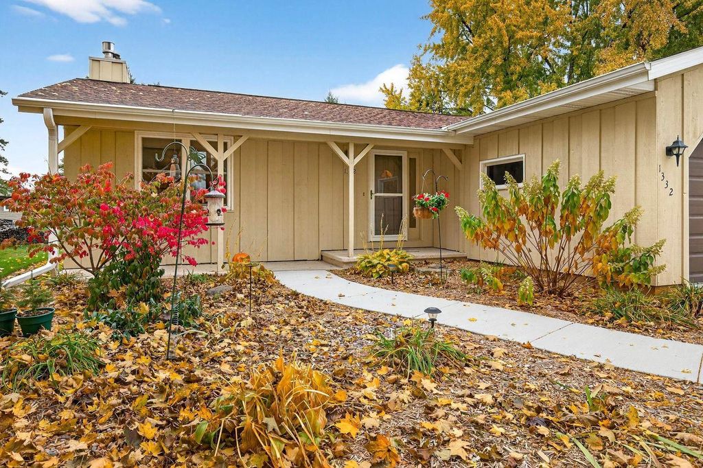 Photo of 1332 Liberty COURT, Neenah, WI 54956 (MLS # 50318024)