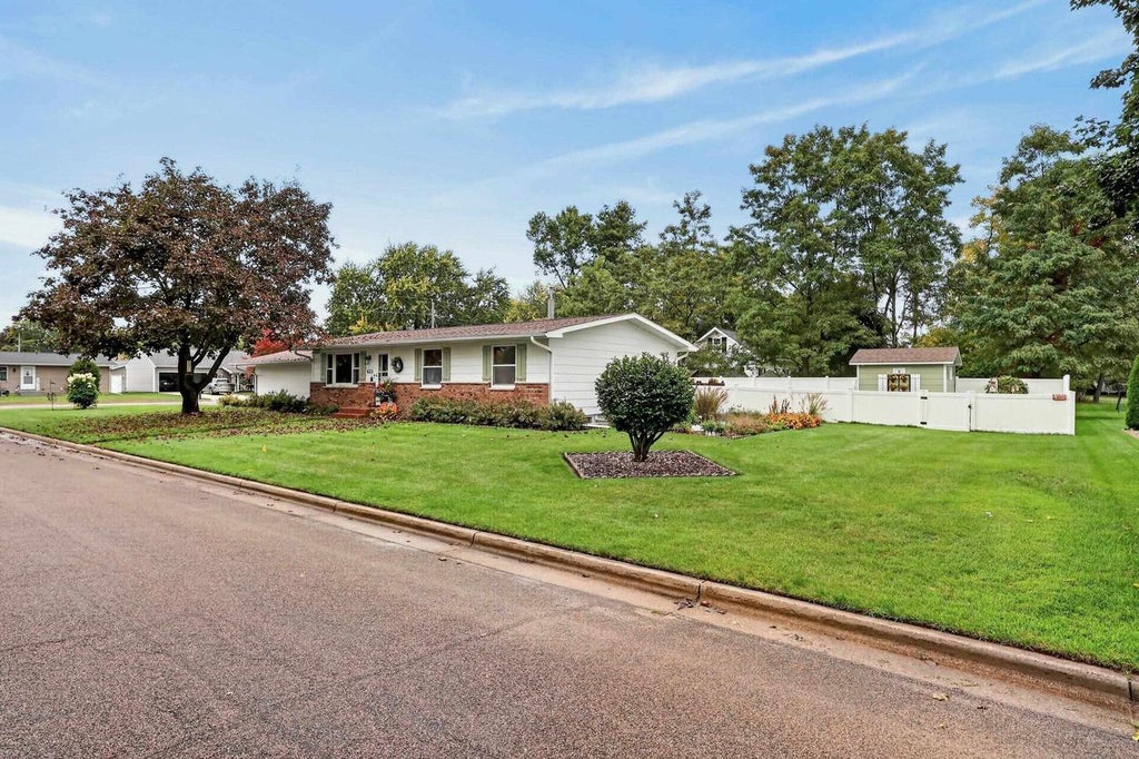 Photo of 421 Shady LANE, Wisconsin Rapids, WI 54494 (MLS # 22604917)