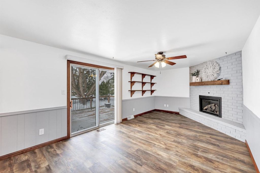 Photo of 550 Edelweiss DRIVE, Green Bay, WI 54302 (MLS # 50322418)