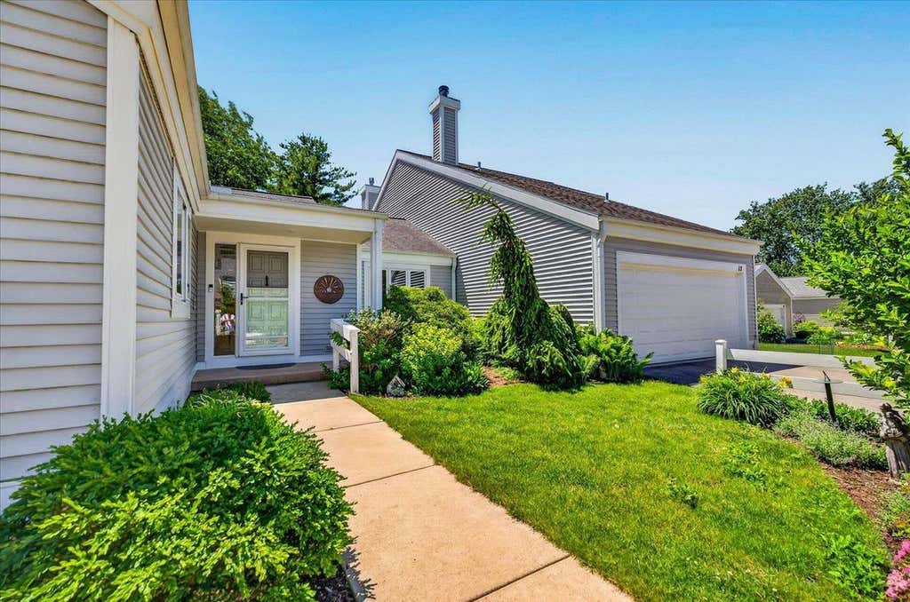Photo of 15 Oak Creek DRIVE, Madison, WI 53717 (MLS # 2025790)