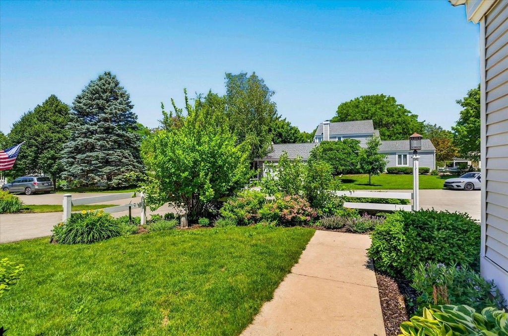 Photo of 15 Oak Creek DRIVE, Madison, WI 53717 (MLS # 2025790)