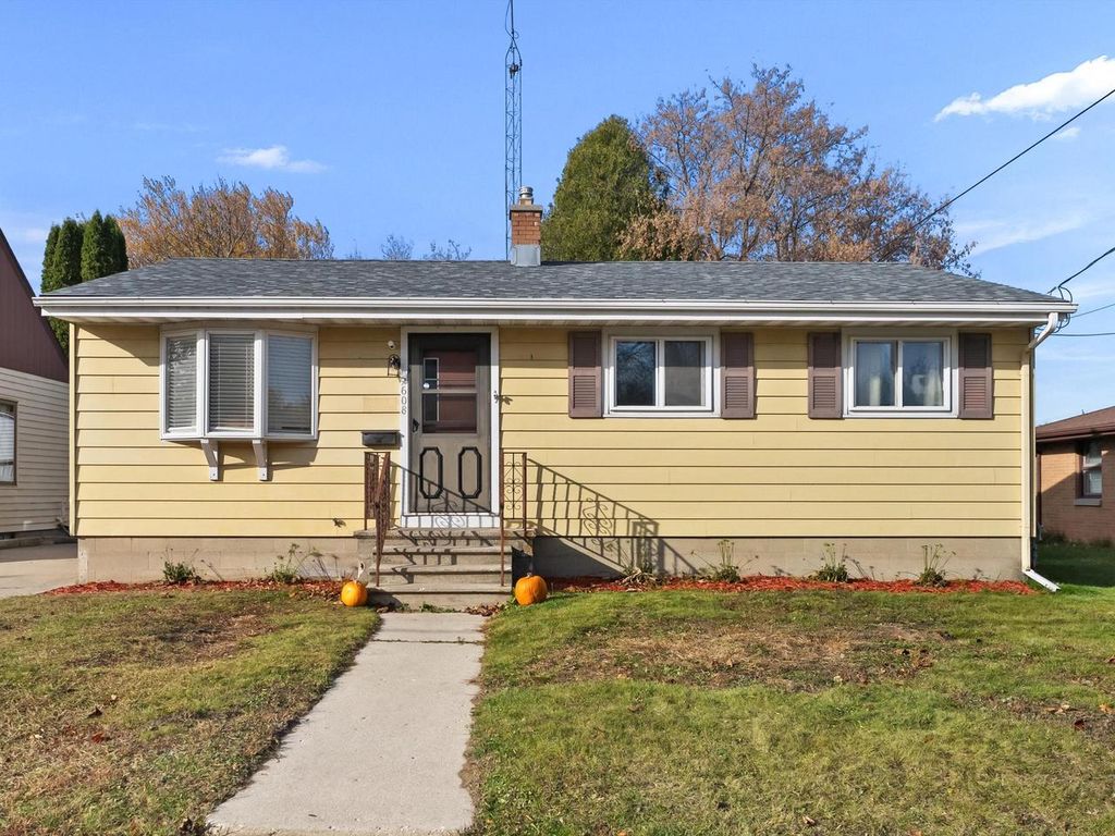 Photo of 2608 Jackson STREET, Two Rivers, WI 54241 (MLS # 1942388)