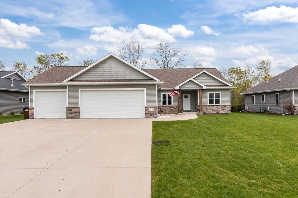Photo of 4770 N Vincent DRIVE, WI 54913 (MLS # 50325209)