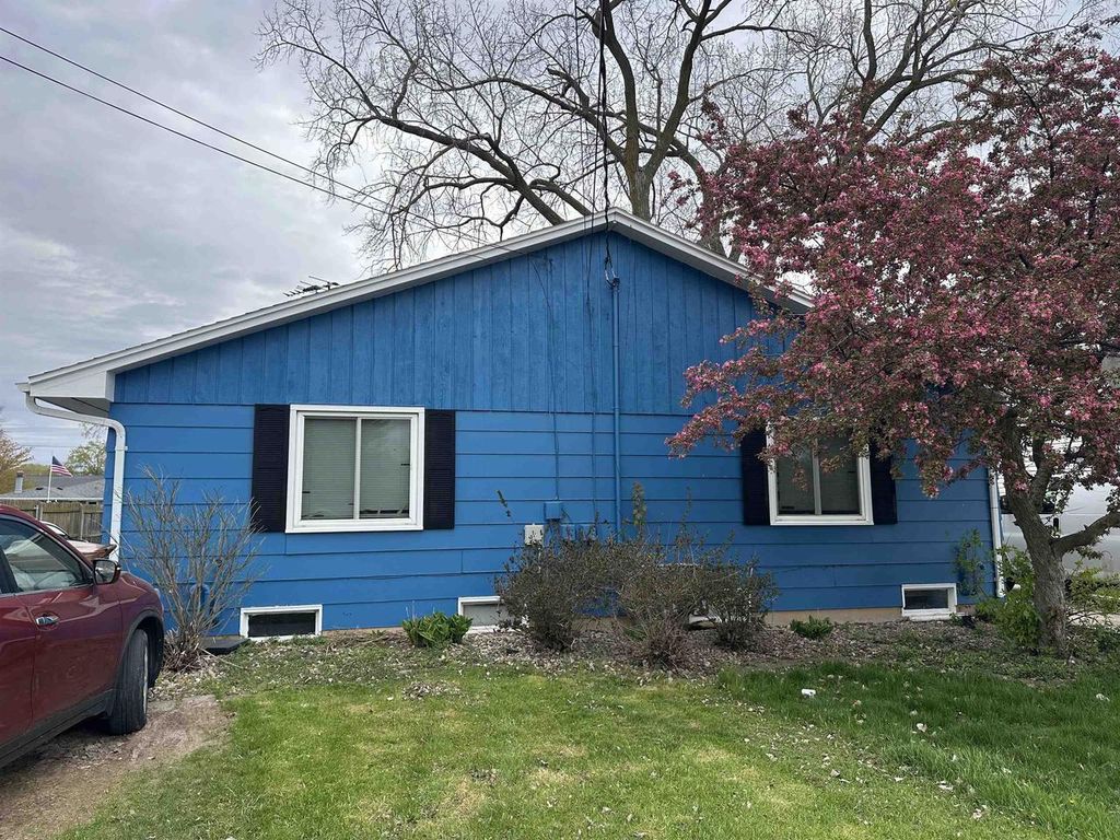 Photo of 715 John STREET, Menasha, WI 54952 (MLS # 50325162)