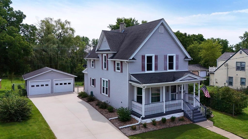 Photo of 519 N Main STREET, Fall River, WI 53932 (MLS # 2031226)