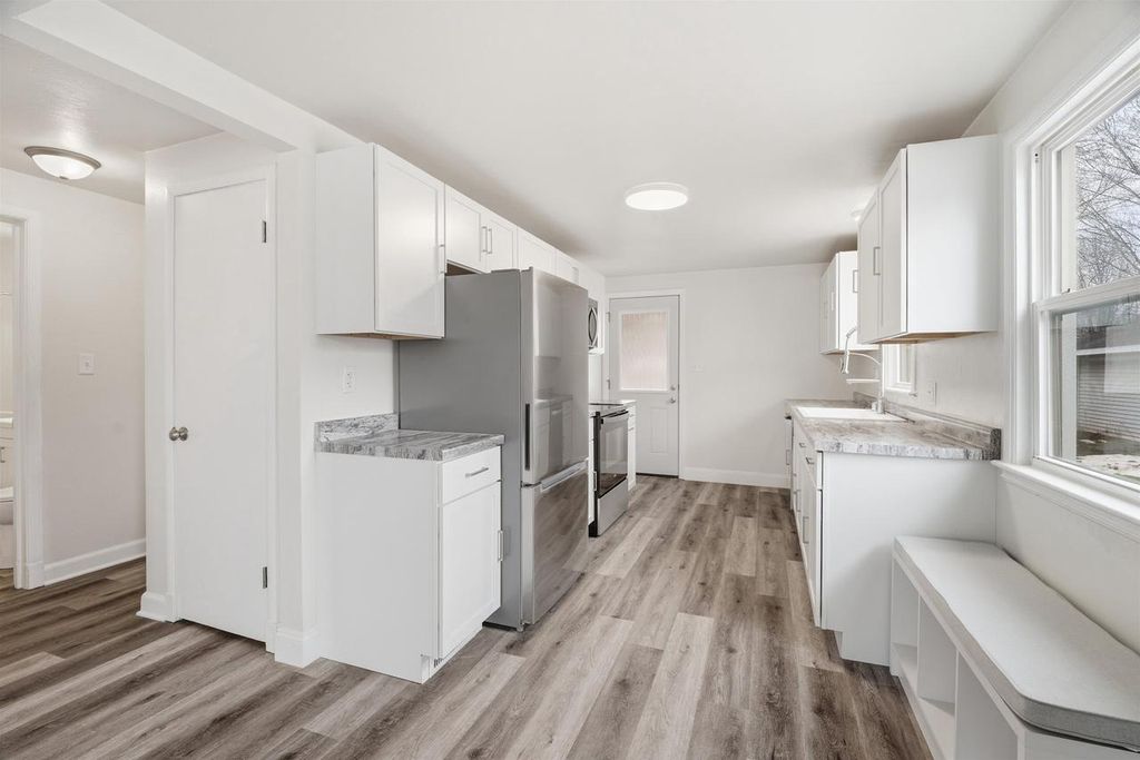 Photo of 831 Martin STREET, Menasha, WI 54952 (MLS # 50322816)