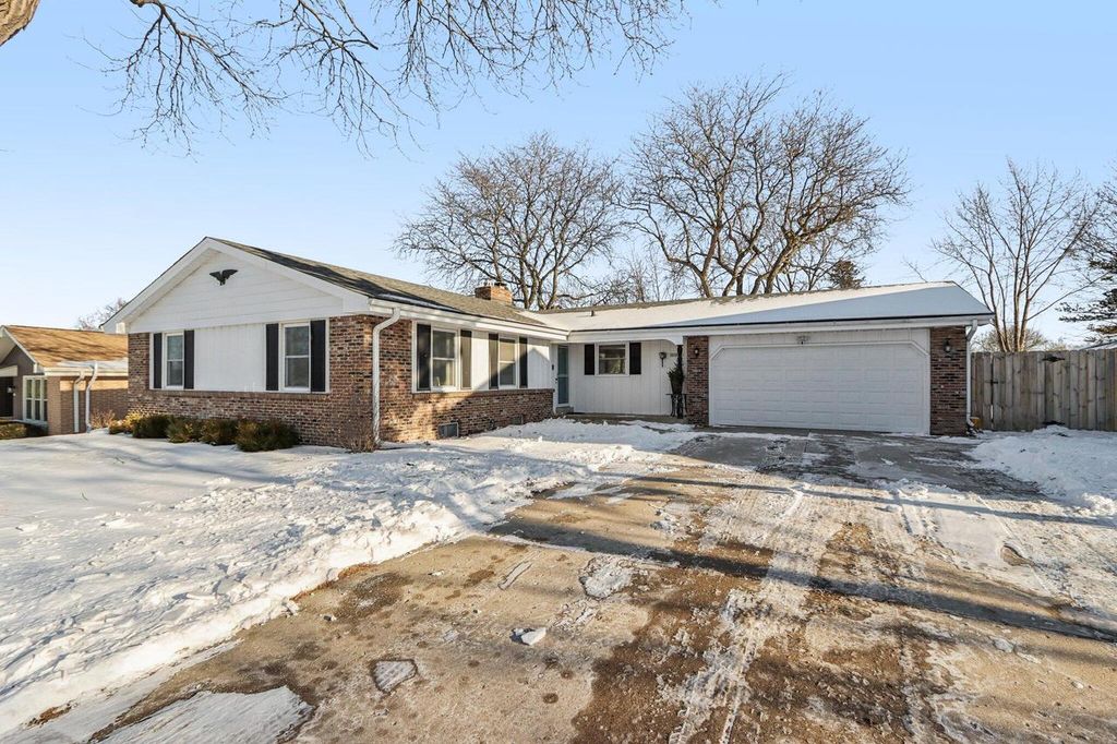 Photo of 3570 S Russel ROAD, New Berlin, WI 53151 (MLS # 1948399)