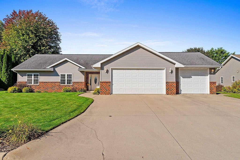 Photo of 231 Winchester DRIVE, Seymour, WI 54165 (MLS # 50333412)