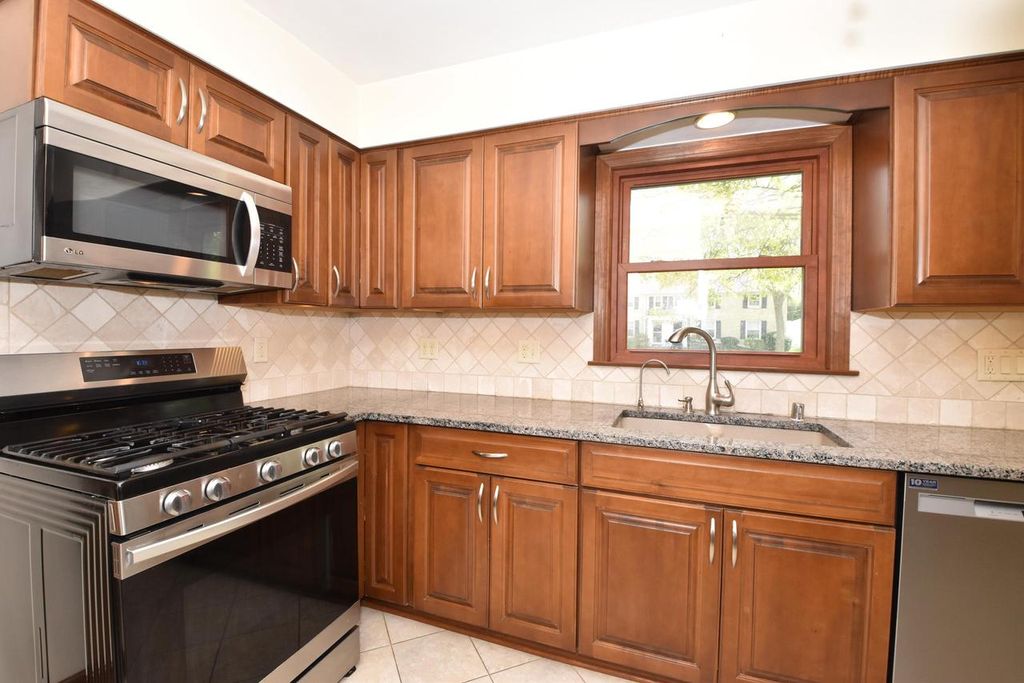 Photo of 1227 E Kensington BOULEVARD #4495 N Ardmore Av, Shorewood, WI 53211 (MLS # 1959640)
