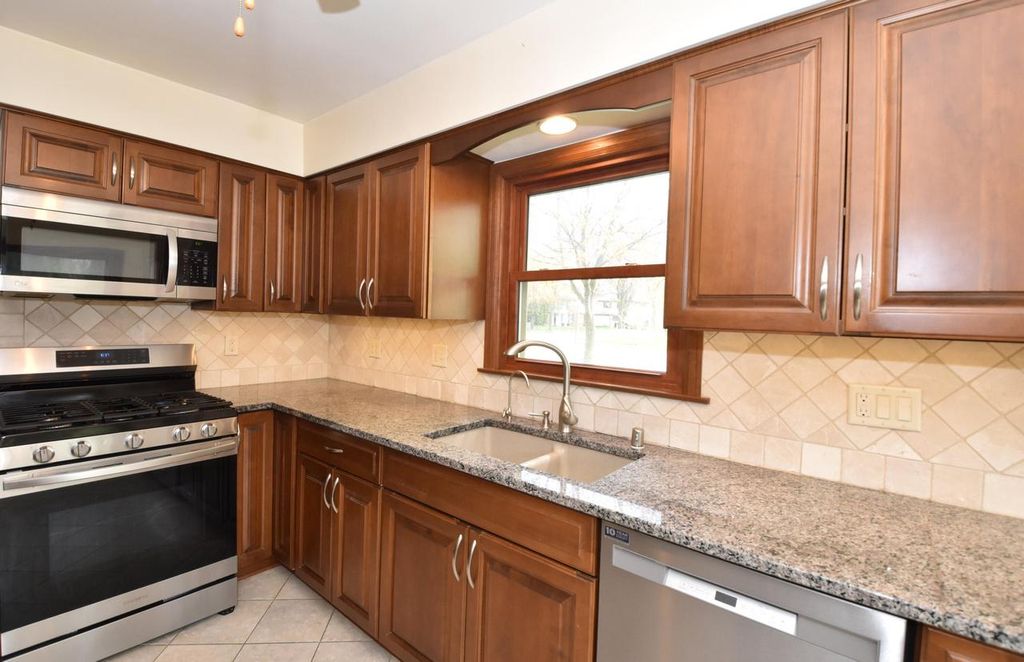 Photo of 1227 E Kensington BOULEVARD #4495 N Ardmore Av, Shorewood, WI 53211 (MLS # 1959640)