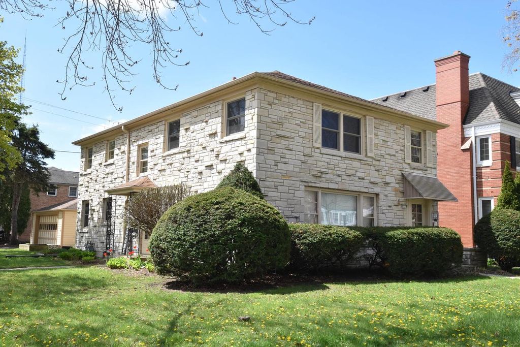Photo of 1227 E Kensington BOULEVARD #4495 N Ardmore Av, Shorewood, WI 53211 (MLS # 1959640)