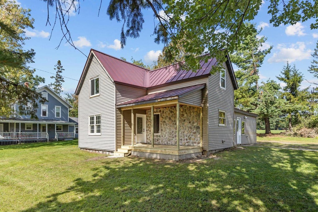 Photo of 160 Mill ST, Iola, WI 54945 (MLS # 50332680)