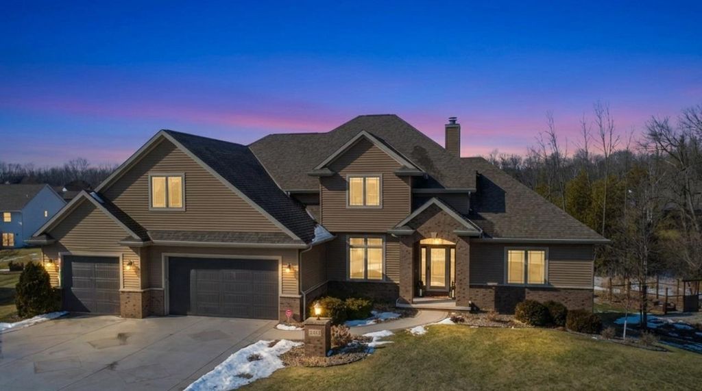 Photo of 2145 Roberta COURT, Green Bay, WI 54313 (MLS # 50321864)