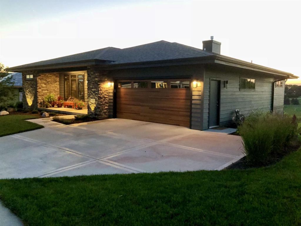 Photo of 5038 Congressional HILL, Middleton, WI 53597 (MLS # 2015561)