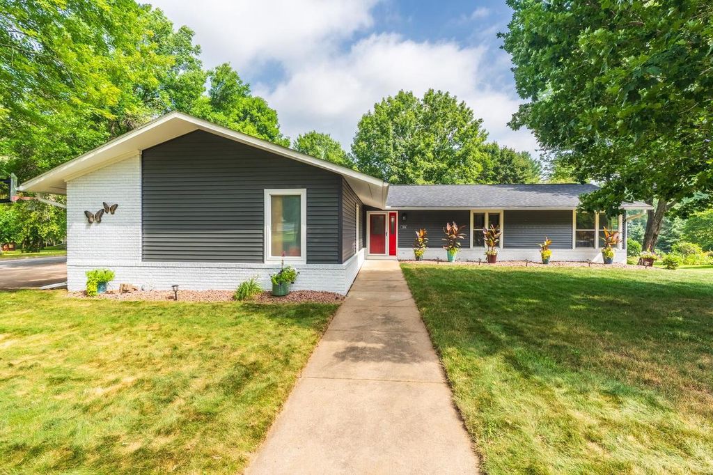 Photo of 1304 Maple Hill ROAD, Wausau, WI 54403 (MLS # 22603419)