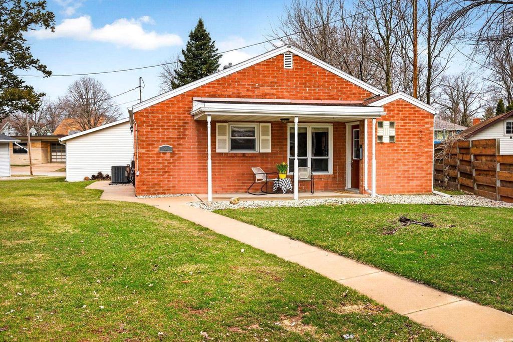 Photo of 22 Johnson COURT, Appleton, WI 54915 (MLS # 50323385)