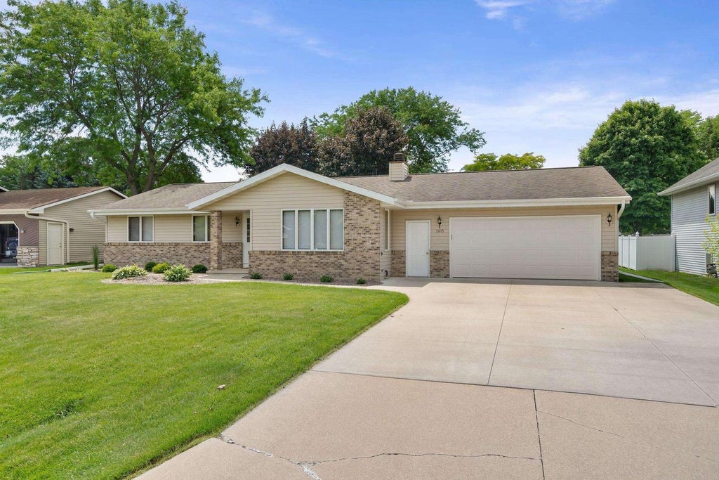 Photo of 2615 W Sunnyview CIRCLE, Appleton, WI 54914 (MLS # 50327658)