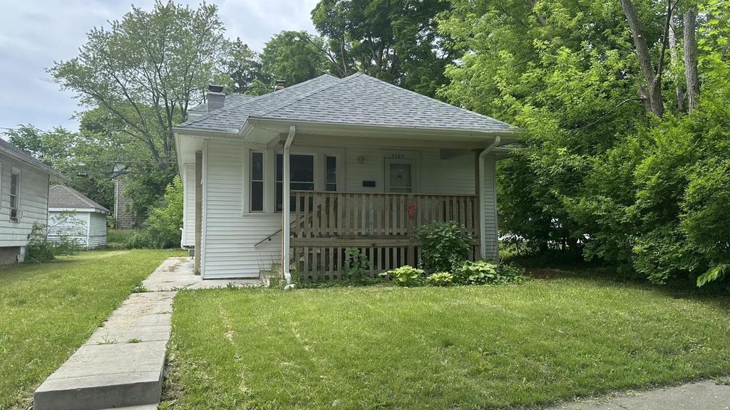 Photo of 5565 N 38th STREET, Milwaukee, WI 53209 (MLS # 1943874)