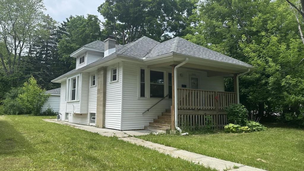 Photo of 5565 N 38th STREET, Milwaukee, WI 53209 (MLS # 1943874)