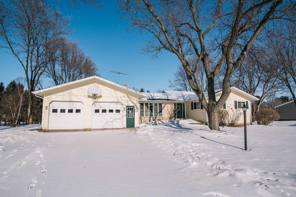 Photo of 214 W Hunt STREET, Greenwood, WI 54437 (MLS # 22600379)