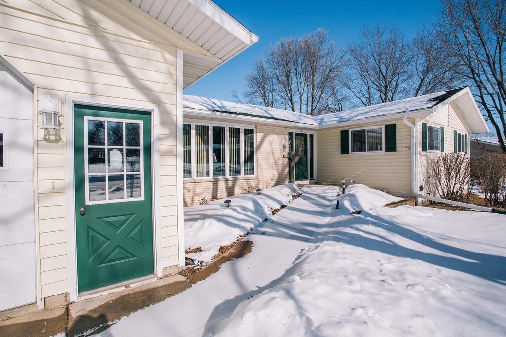 Photo of 214 W Hunt STREET, Greenwood, WI 54437 (MLS # 22600379)