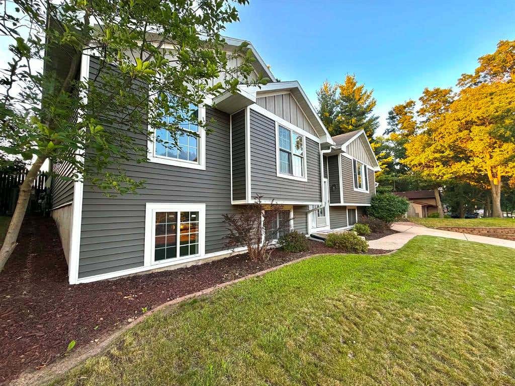 Photo of 718 Farr COURT, Eau Claire, WI 54701 (MLS # 1603328)