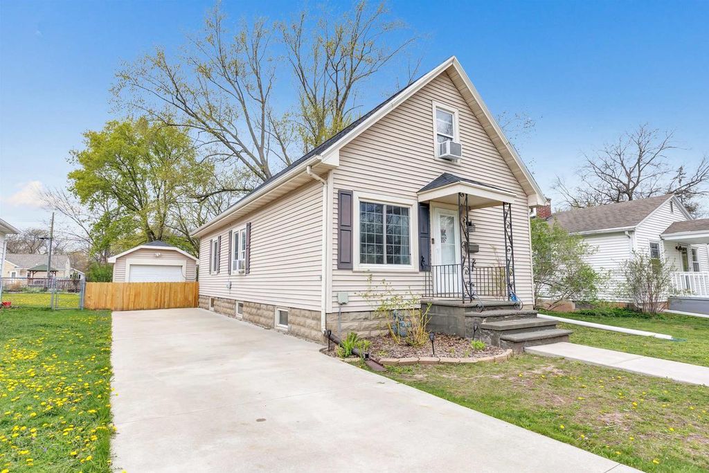 Photo of 1104 13th AVENUE, Green Bay, WI 54304 (MLS # 50325018)