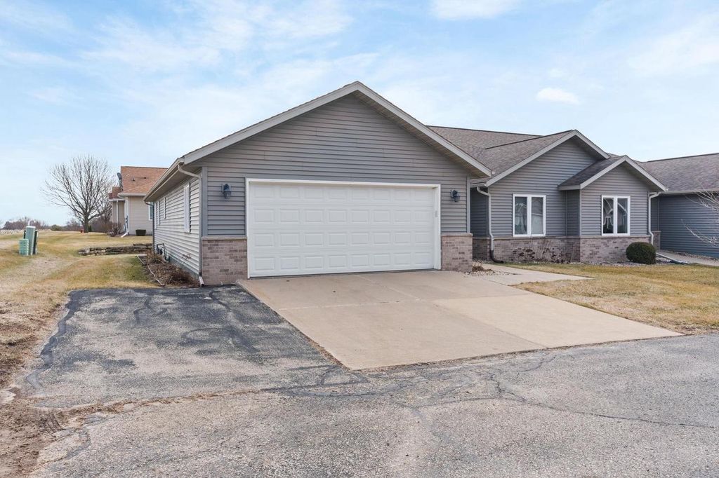 Photo of 126 Jennifer CIRCLE, Mount Horeb, WI 53572 (MLS # 2018219)