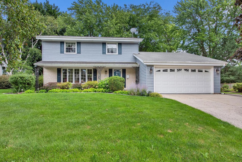Photo of N89W17151 Highland COURT, Menomonee Falls, WI 53051 (MLS # 1980182)
