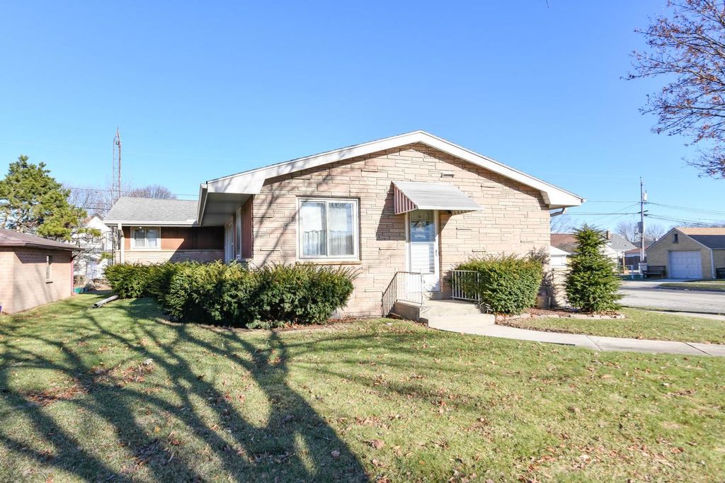 Photo of 4865 S Swift AVENUE, Cudahy, WI 53110 (MLS # 1947323)