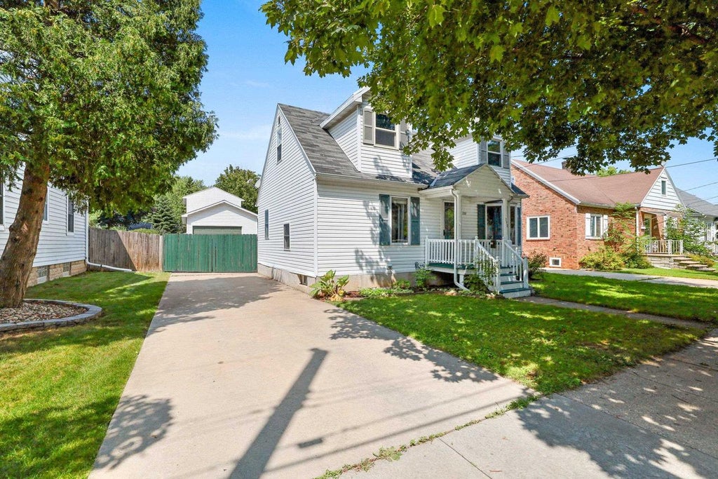 Photo of 232 Quinton STREET, Green Bay, WI 54302 (MLS # 50331801)