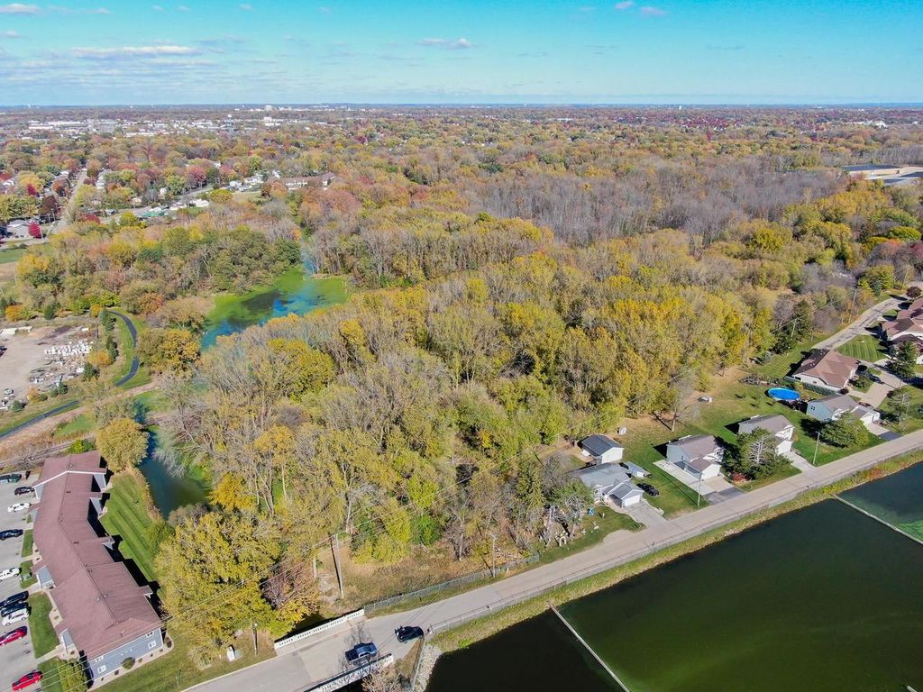 Photo of 995 Brighton DRIVE, Menasha, WI 54952 (MLS # 50317374)