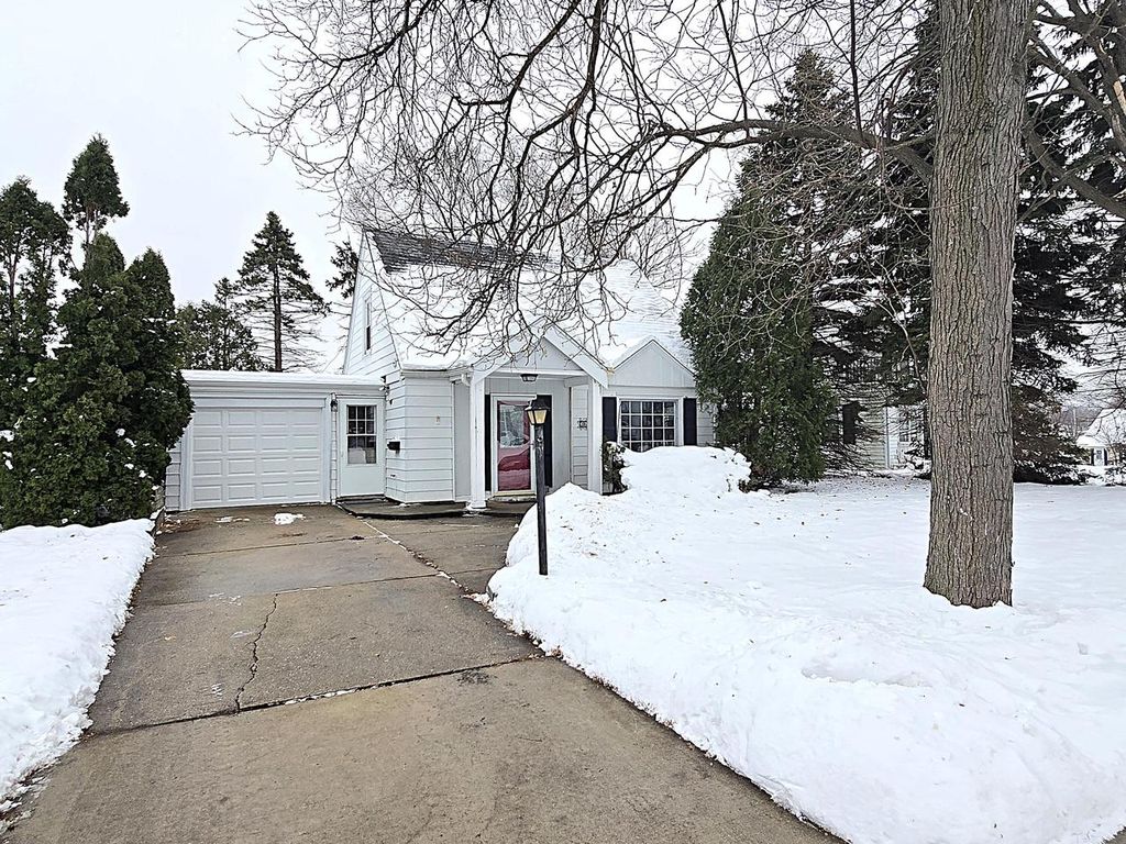 Photo of 3656 S 46th PLACE, Greenfield, WI 53220 (MLS # 1944884)