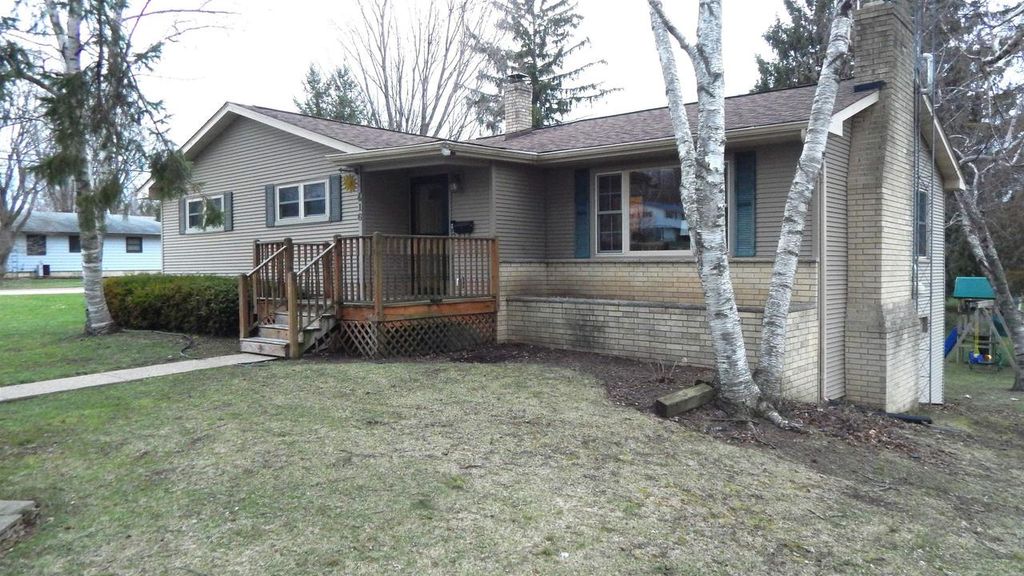 Photo of 416 W Clarence STREET, Dodgeville, WI 53533 (MLS # 2020322)