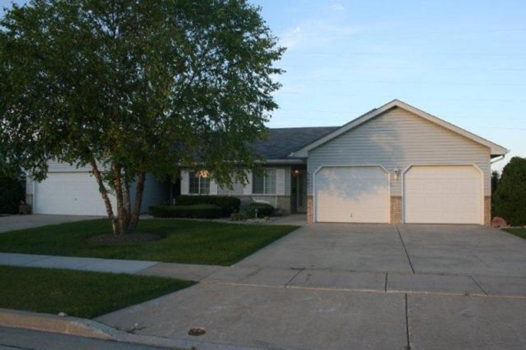 Photo of 1901 27th AVENUE #6, Kenosha, WI 53140 (MLS # 1944501)